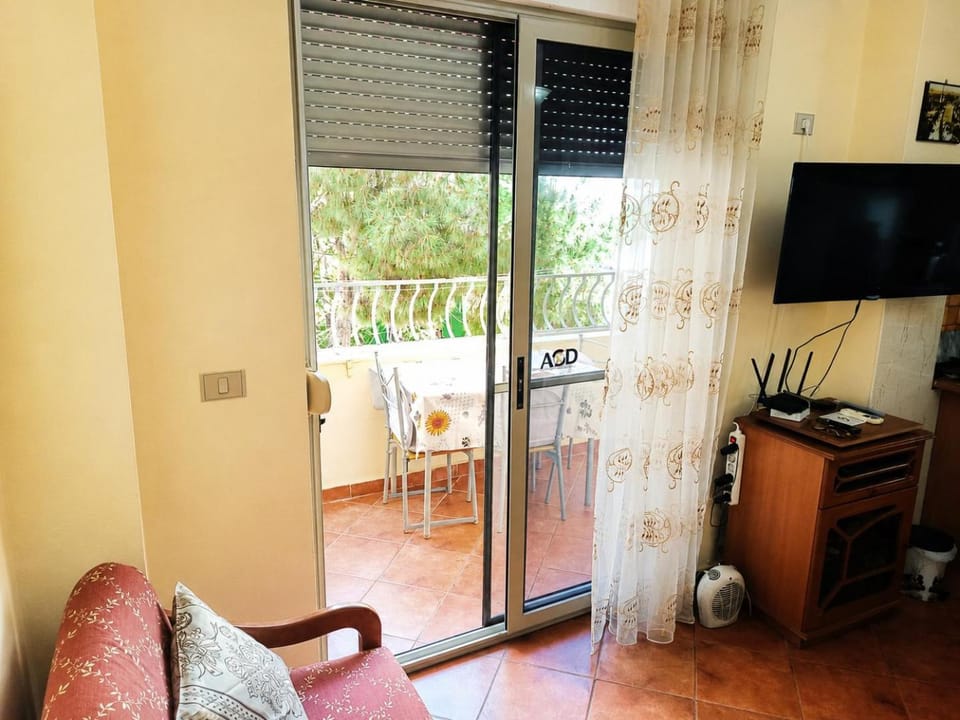 TV and multimedia, View (from property/room), Balcony/Terrace, Living room, Seating area