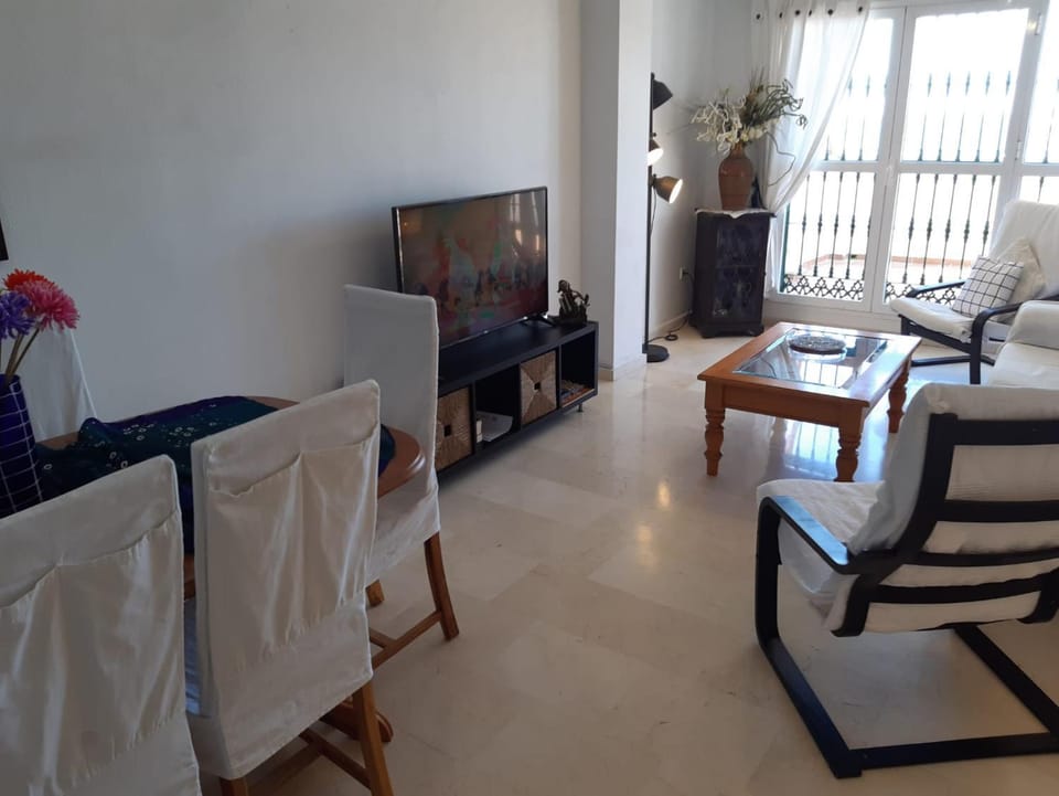 Communal lounge/ TV room, Living room, Dining area