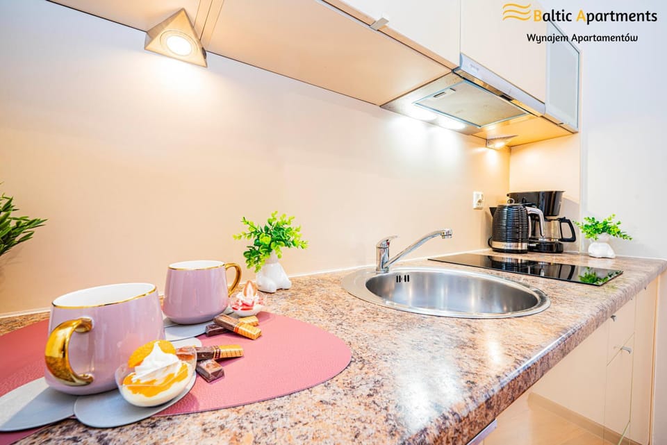 Coffee/tea facilities, Kitchen or kitchenette, stove