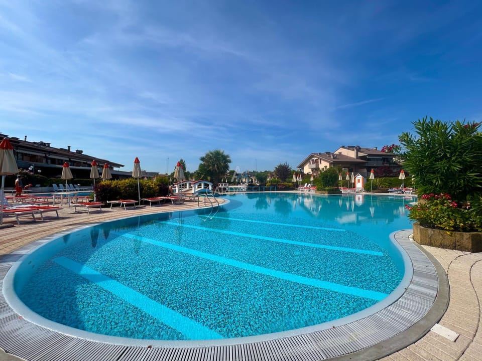 Swimming pool, Swimming pool
