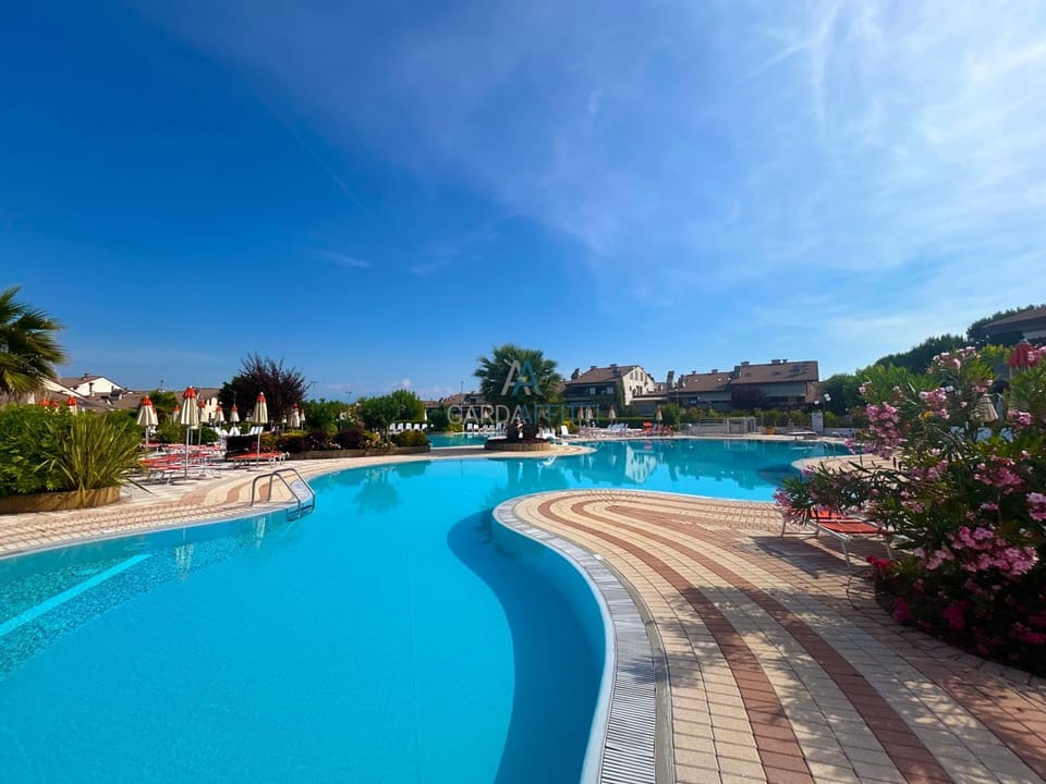 Swimming pool, Swimming pool