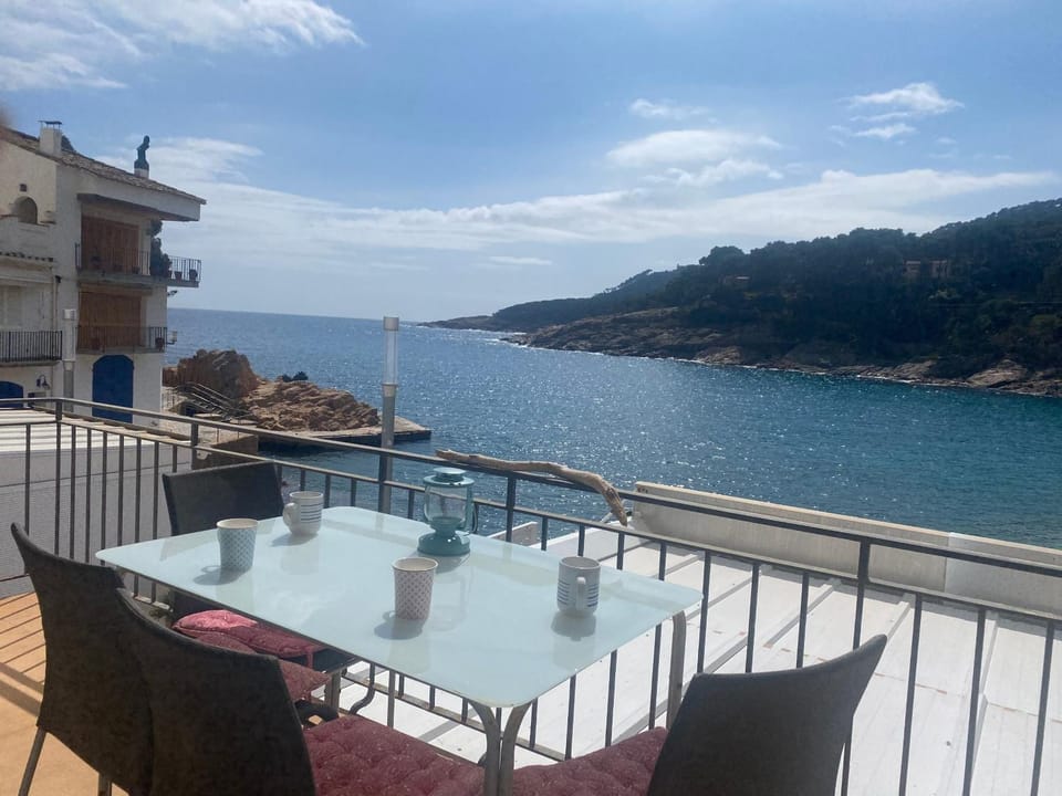 Restaurant/places to eat, View (from property/room), Mountain view, Sea view