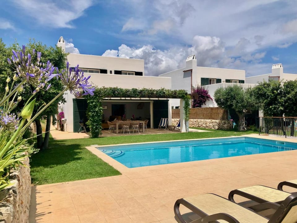 Garden, Garden view, Pool view, Swimming pool, sunbed
