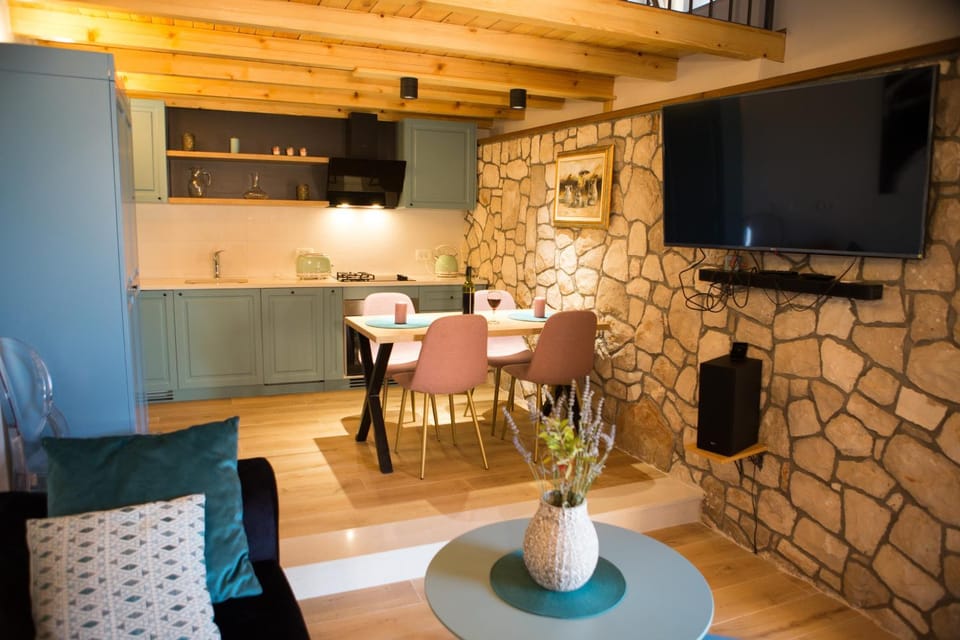 TV and multimedia, Kitchen or kitchenette