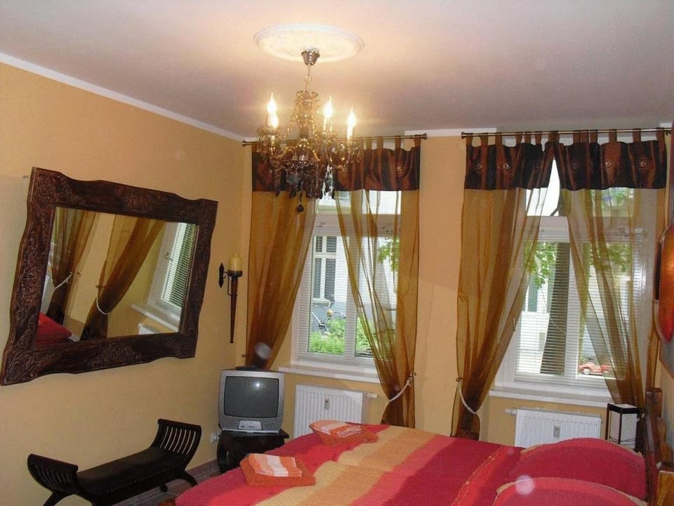 Day, Photo of the whole room
