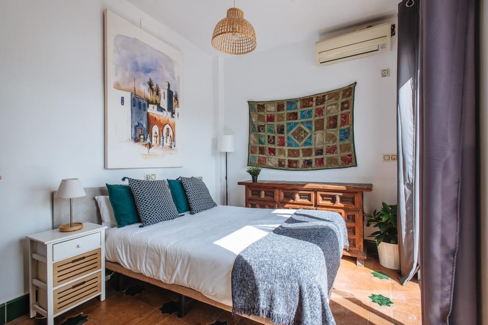 HomeySeville-Preciosa Casa Santa Cruz 7Pers Parking Optional Apartment in Seville