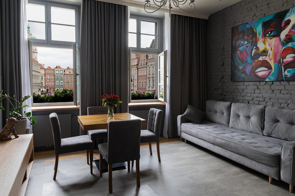 Living room, Seating area, Dining area, City view, City view, Landmark view, Landmark view