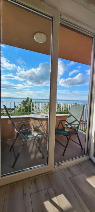 View (from property/room), Balcony/Terrace, Lake view