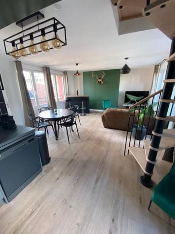 duplex proche gare vue tour Perret avec parking gratuit Apartment in Amiens