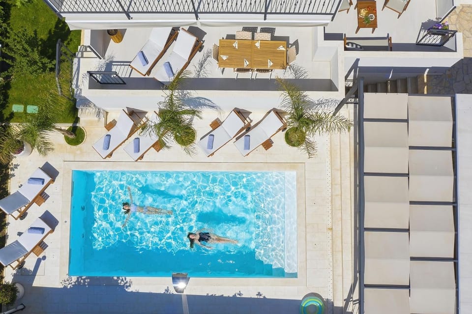 Day, Pool view, Swimming pool, sunbed