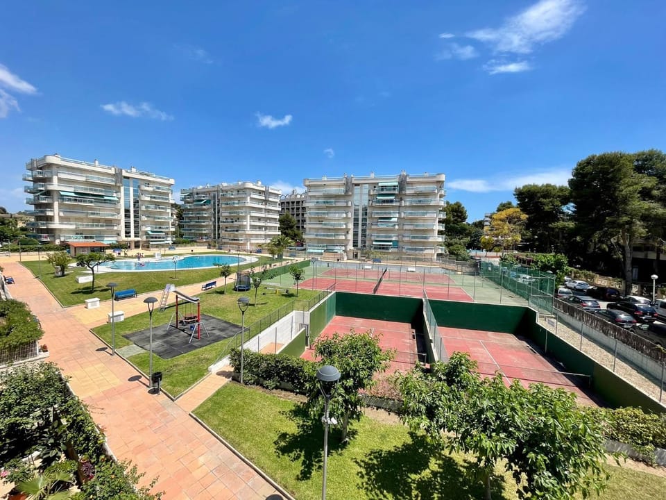 City view, Pool view