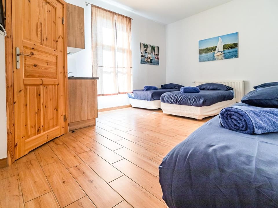 Bed, Living room, Photo of the whole room, Seating area, Bedroom