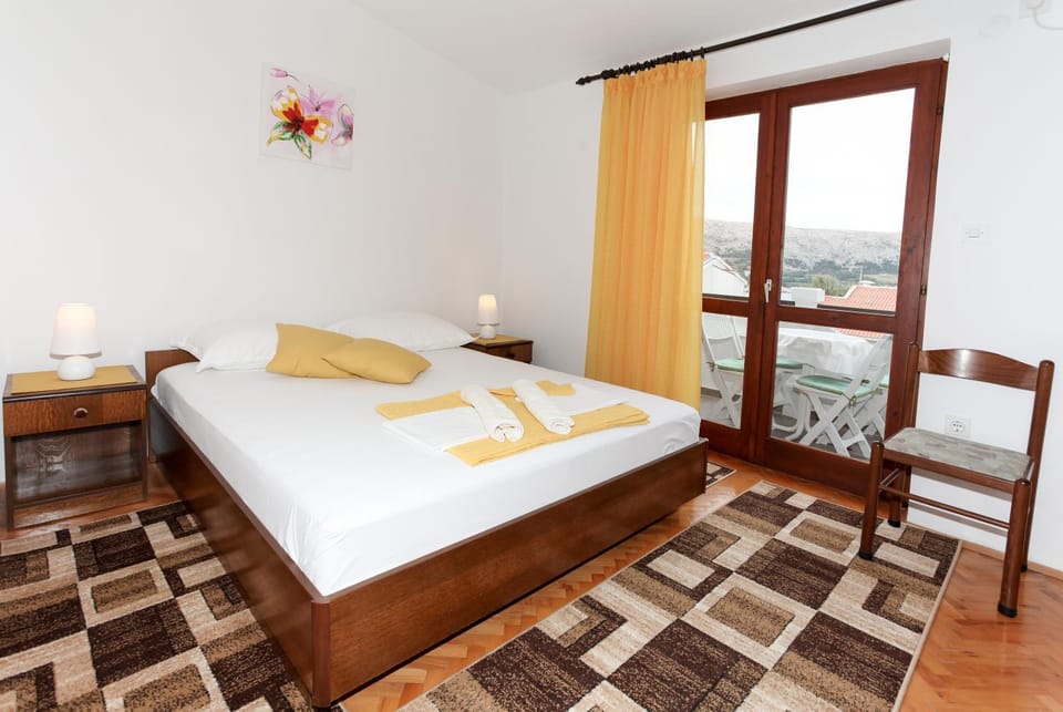 View (from property/room), Balcony/Terrace, Photo of the whole room, Bedroom, towels