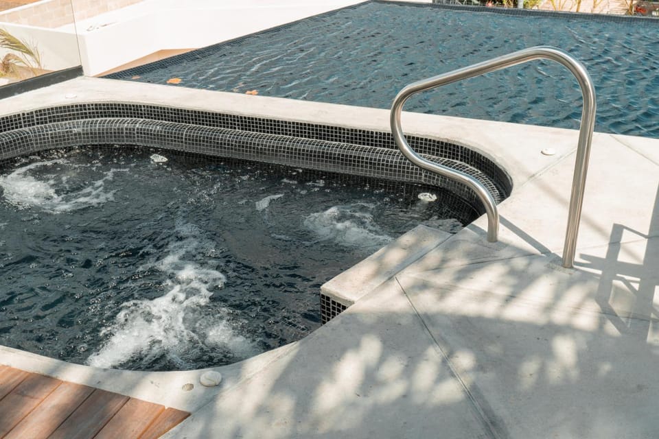 Hot Tub, Swimming pool