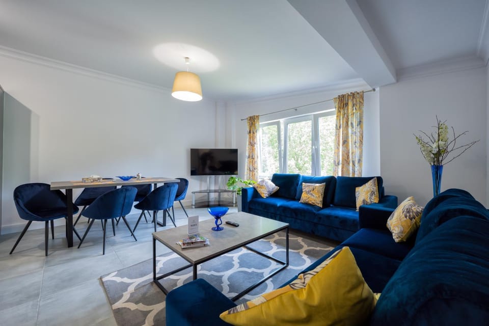 Communal lounge/ TV room, TV and multimedia, Living room, Seating area, Dining area, Area and facilities