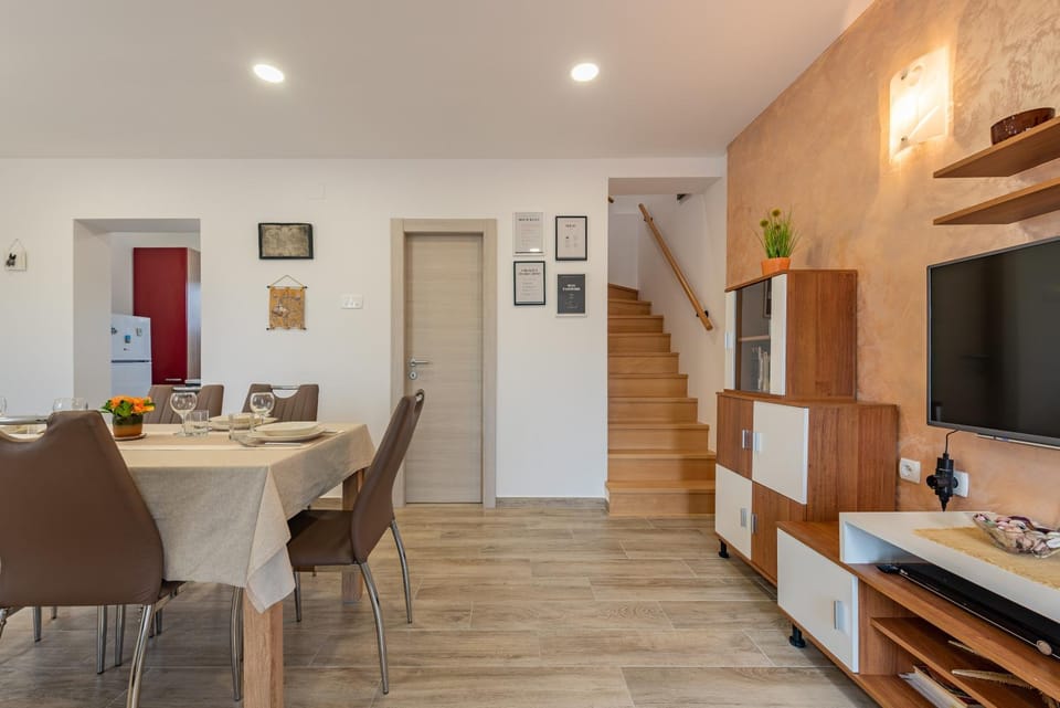 Living room, Photo of the whole room, kitchen