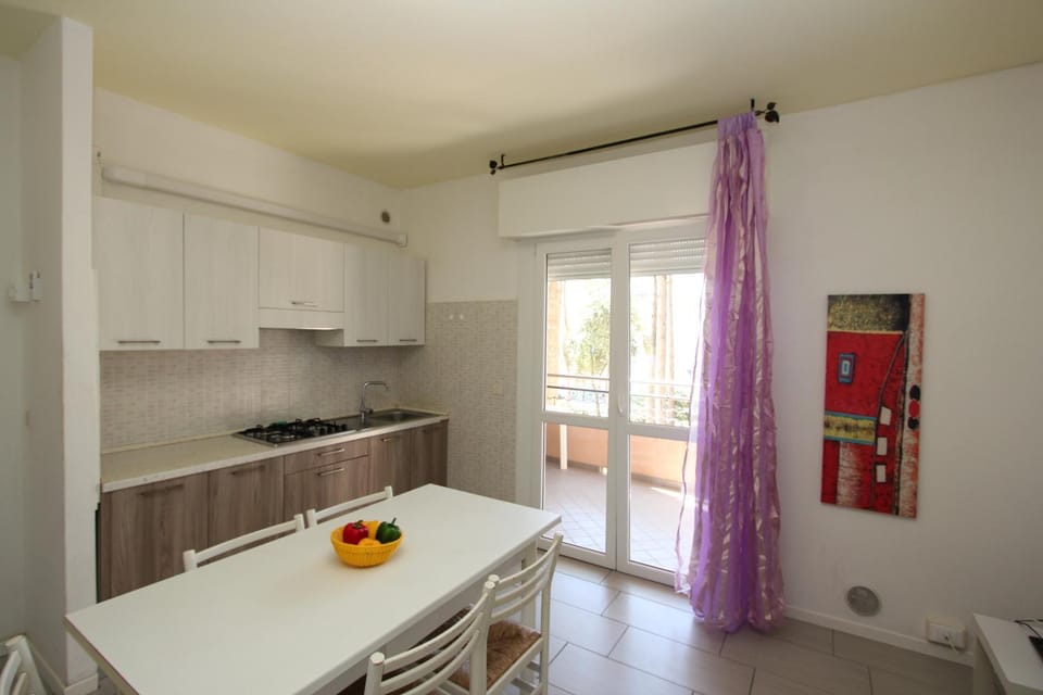 Kitchen or kitchenette, Dining area, stove, kitchen