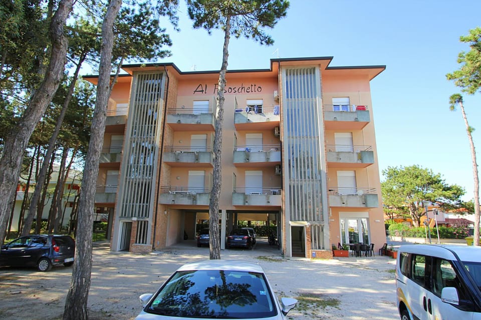 Property building, Facade/entrance, Parking