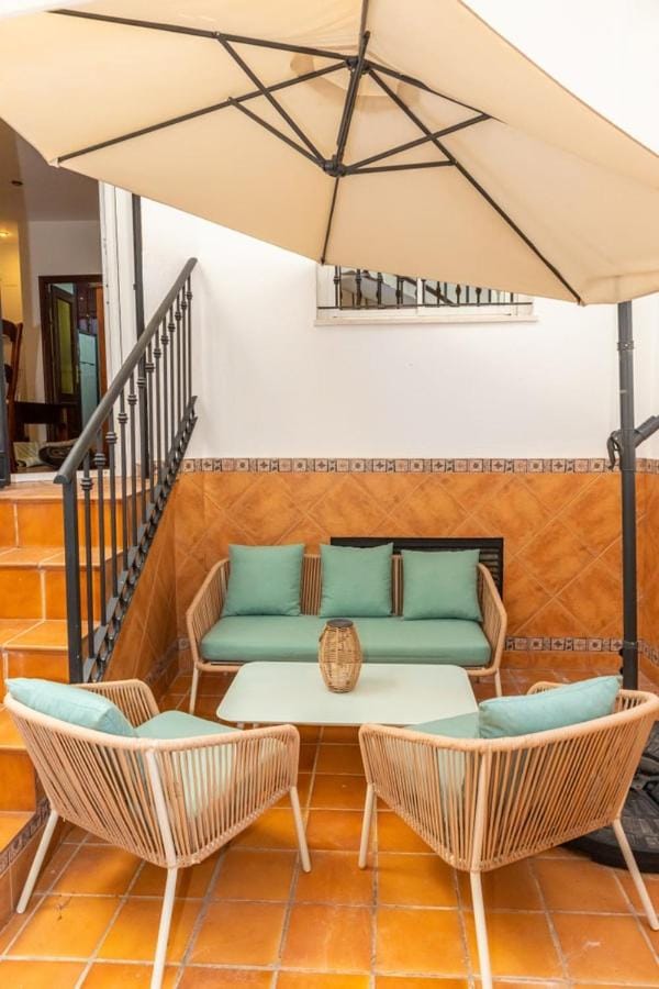 Casa El Lance: Patio by the Seafront Apartment in Barbate