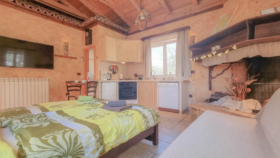 Bed, Photo of the whole room