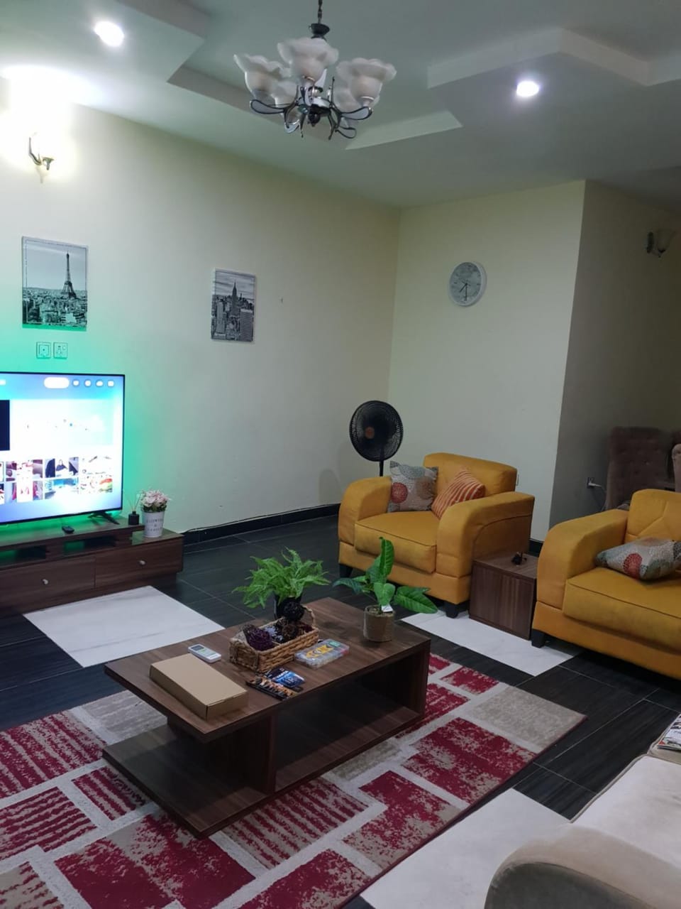 Communal lounge/ TV room, TV and multimedia, Living room, Seating area, Evening entertainment, fireplace