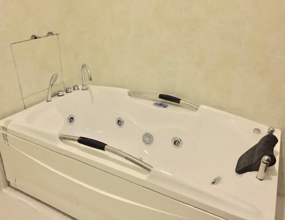 Massage, Bathroom, Spa and wellness centre/facilities