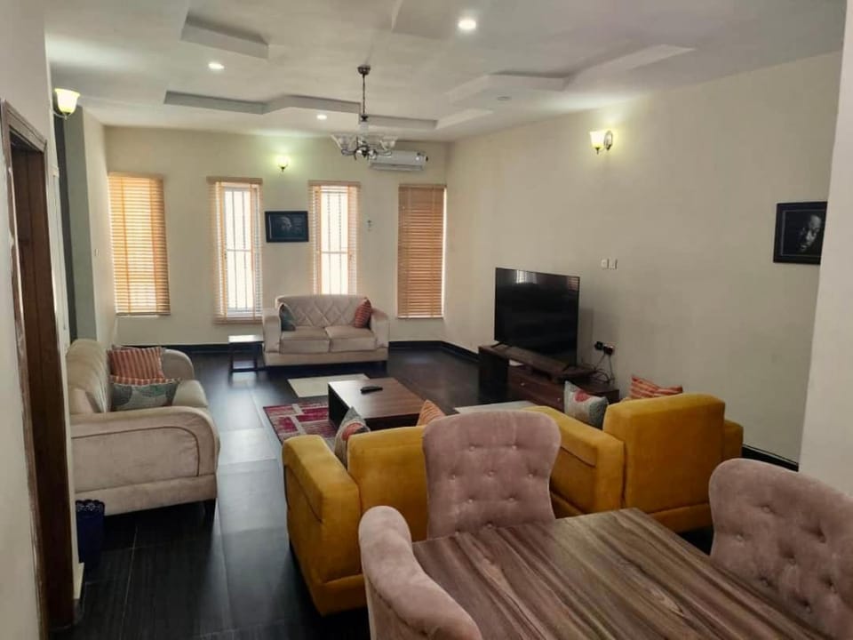 Communal lounge/ TV room, TV and multimedia, Living room, Seating area, Evening entertainment, air conditioner