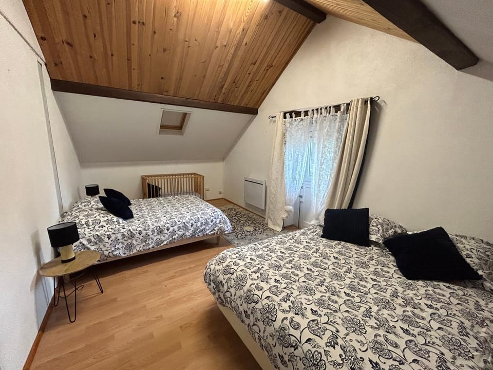 Gîte de la Chaumière - Château de la Bouchatte House in Auvergne-Rhône-Alpes