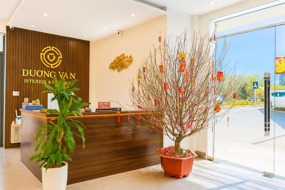 Lobby or reception, Text overlay
