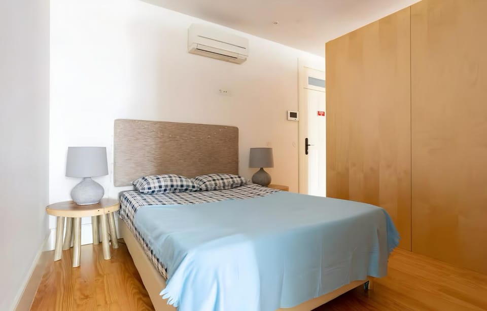 Bed, Bedroom, air conditioner