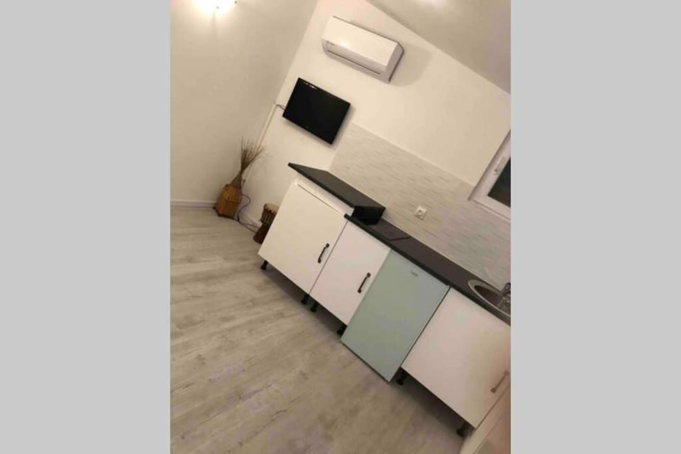 Studio avec grande piscine privative Apartment in Toulon