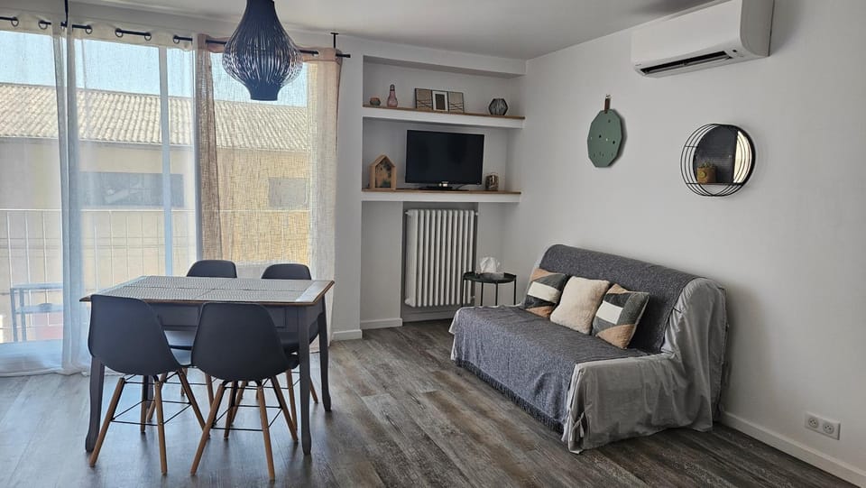 Appartement climatisé avec balcon,wifi, proche remparts Apartment in Avignon