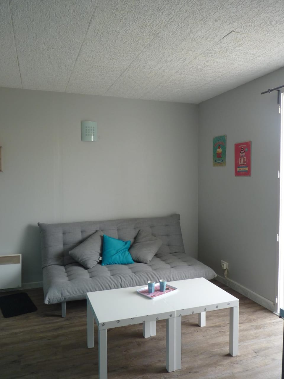 Bed, Living room