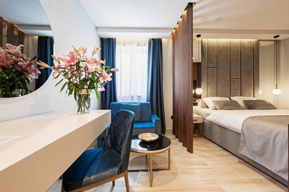 Seating area, Bedroom