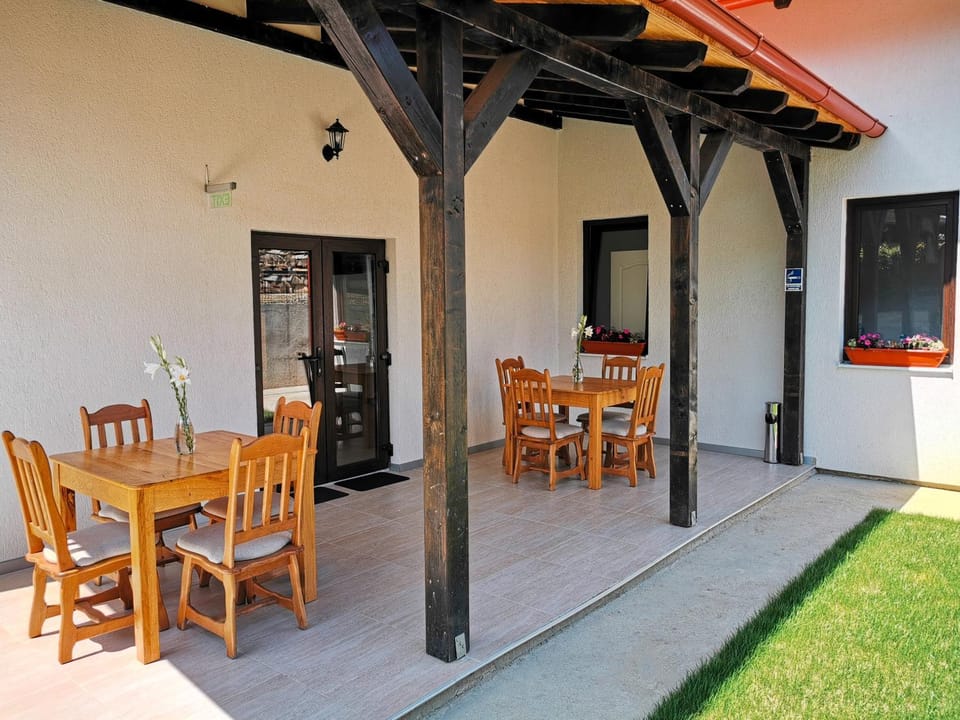 Property building, Day, Seating area, Dining area