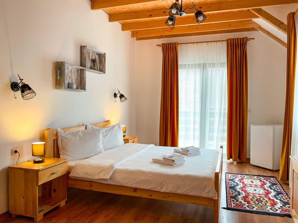 Bed, Balcony/Terrace, Photo of the whole room, Bedroom, towels