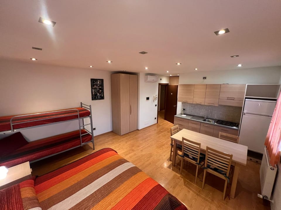 Kitchen or kitchenette, Photo of the whole room, Bedroom