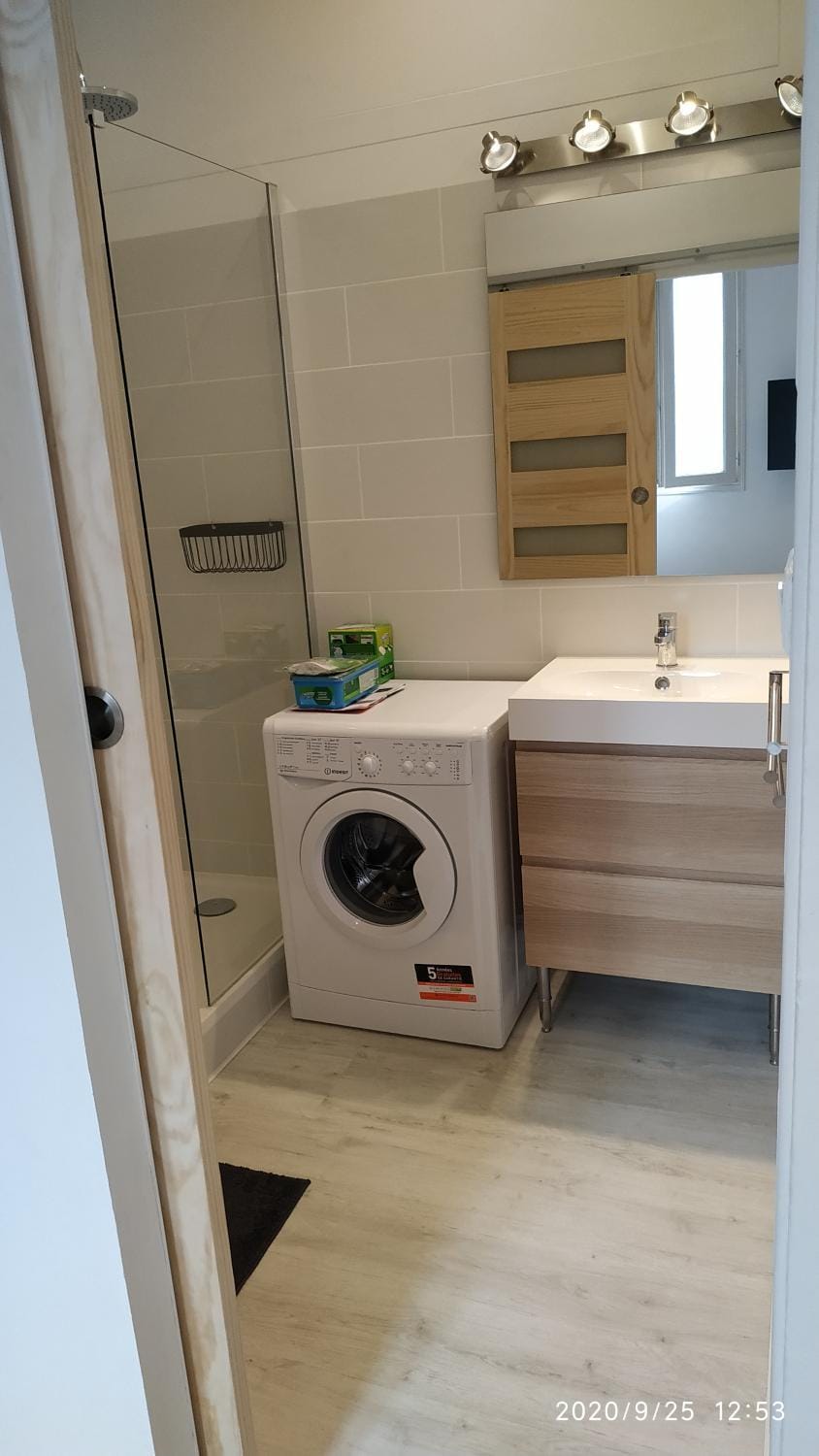 Bathroom, washing machine