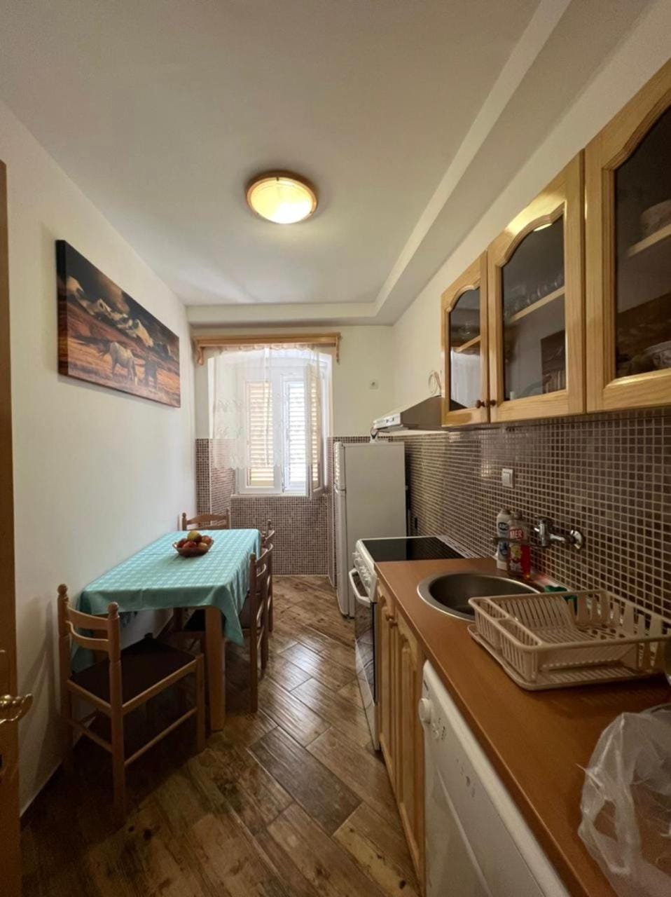 Dining area, kitchen