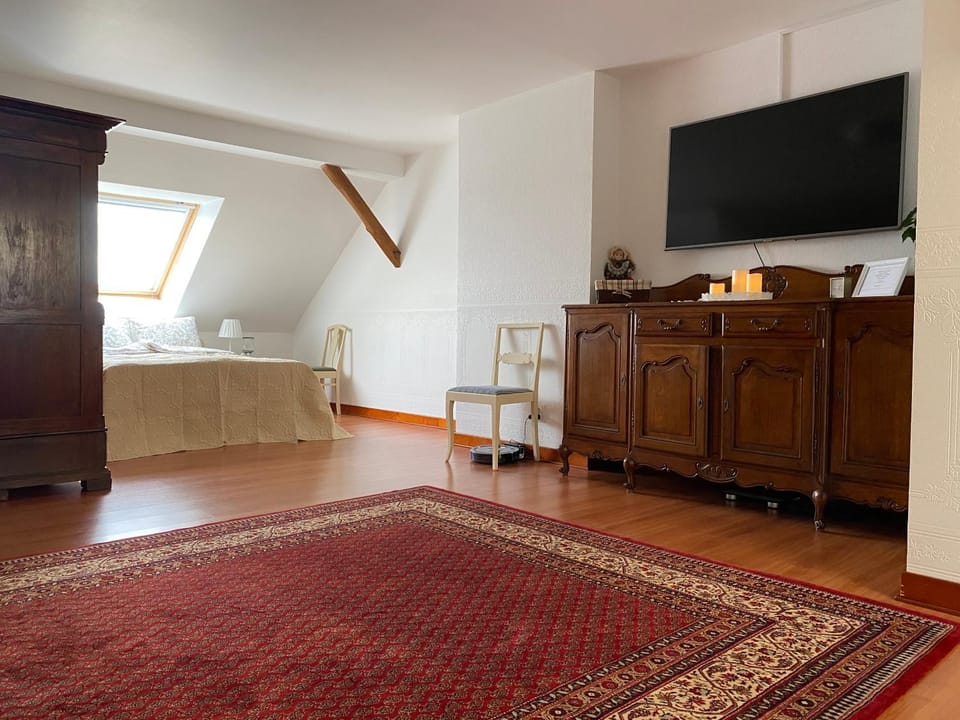 Living room, Bedroom