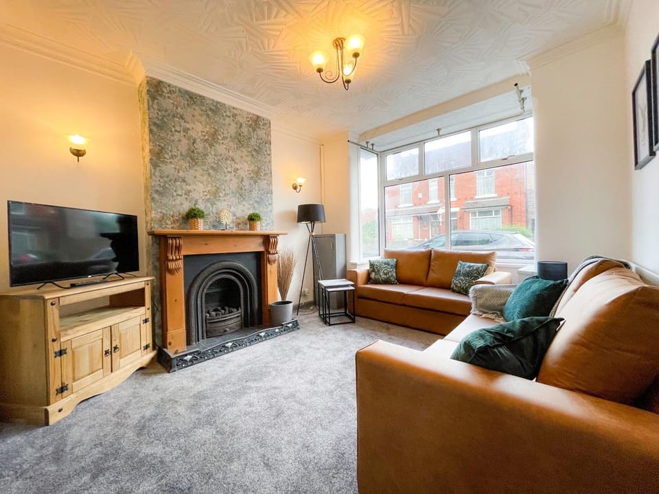 Communal lounge/ TV room, TV and multimedia, Living room