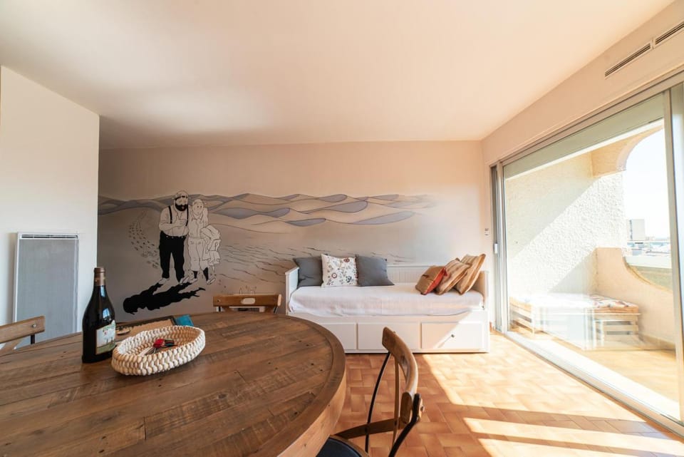 Bed, Living room