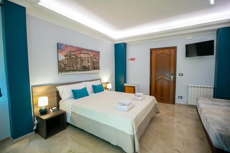 Photo of the whole room, Bedroom