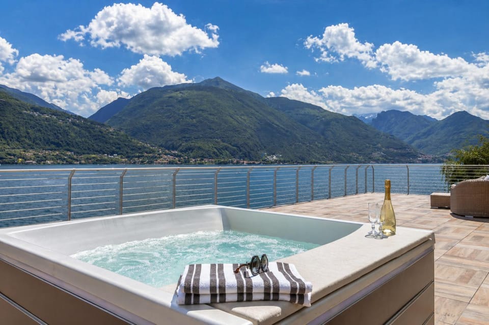 Nearby landmark, Day, Natural landscape, Hot Tub, Lake view, Mountain view, Pool view, Swimming pool