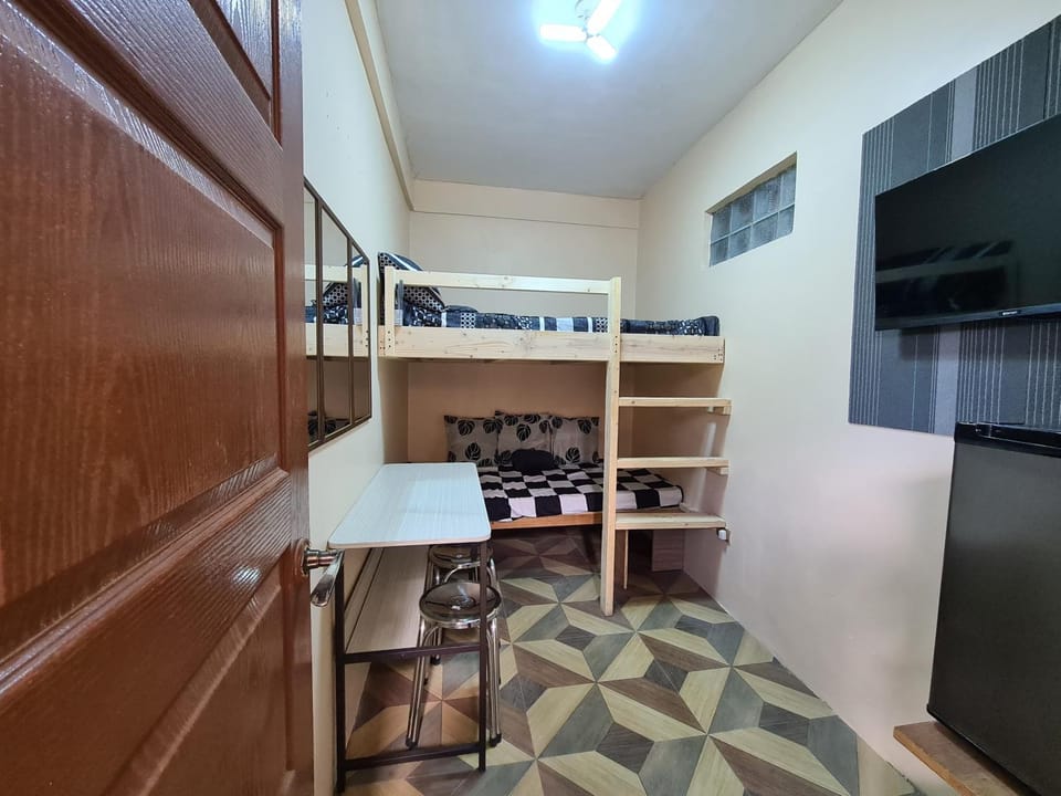 Tagaytay Staycation House by Bea & RM Apartment in Tagaytay