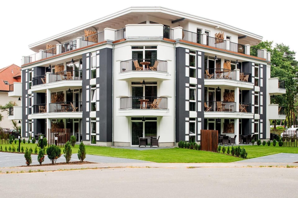 Property building, Day, Garden