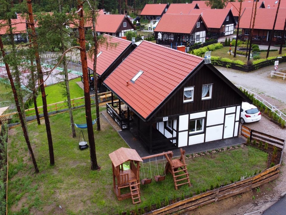 Property building, Off site, Bird's eye view, BBQ facilities, Children play ground, Garden, Balcony/Terrace, Seating area, Tennis court, Windsurfing, Garden view, Sports, Location, Parking