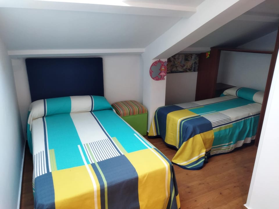 Bed, Photo of the whole room