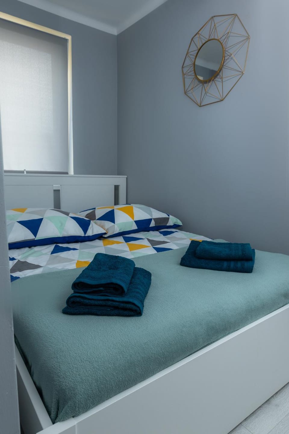 Bedroom, towels