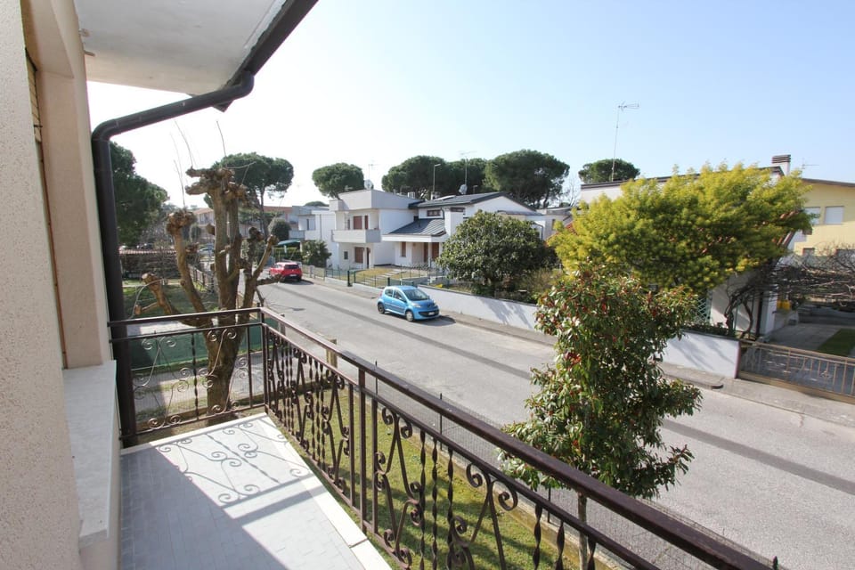 Neighbourhood, Balcony/Terrace